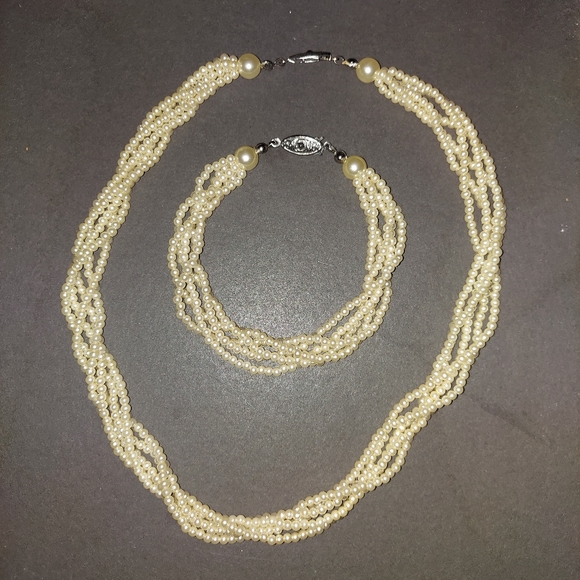 Vintage pearl Necklace and earring set